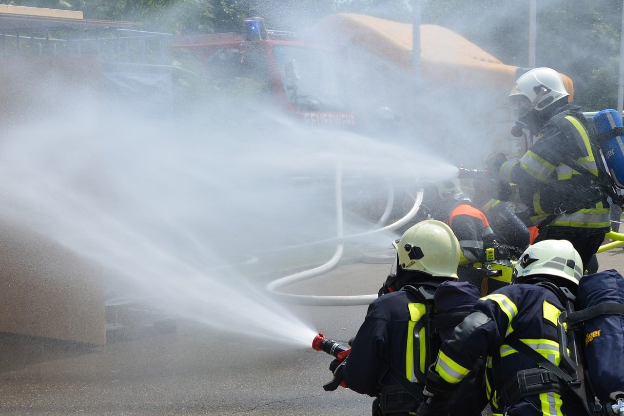 fire fighters, clear, fire, exercise, fire fighting, mission, firefighter, extinguish fire, respiratory protection, flame, water, nature, fire extinguishing, feuerloeschuebung, combustion, delete exercise, protective suit, firefighters, hose, fire hose